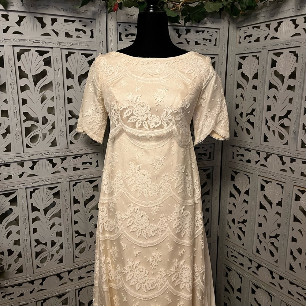 VINTAGE WILLIAM CAHILL BEVERLY HILLS RARE CHANTILLY LACE IVORY WEDDING DRESS - Picture 2 of 12